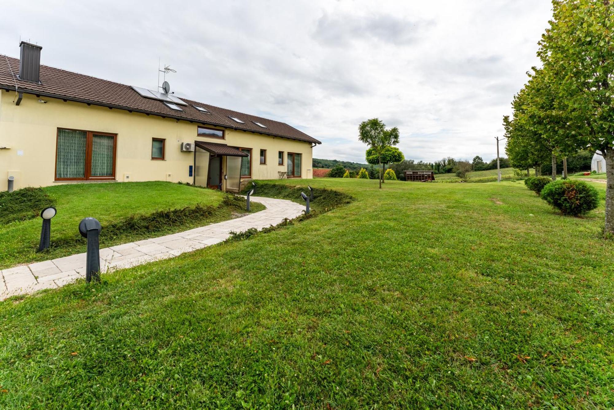 Bed&Breakfast Vinarija Coner Bjelovar Dış mekan fotoğraf