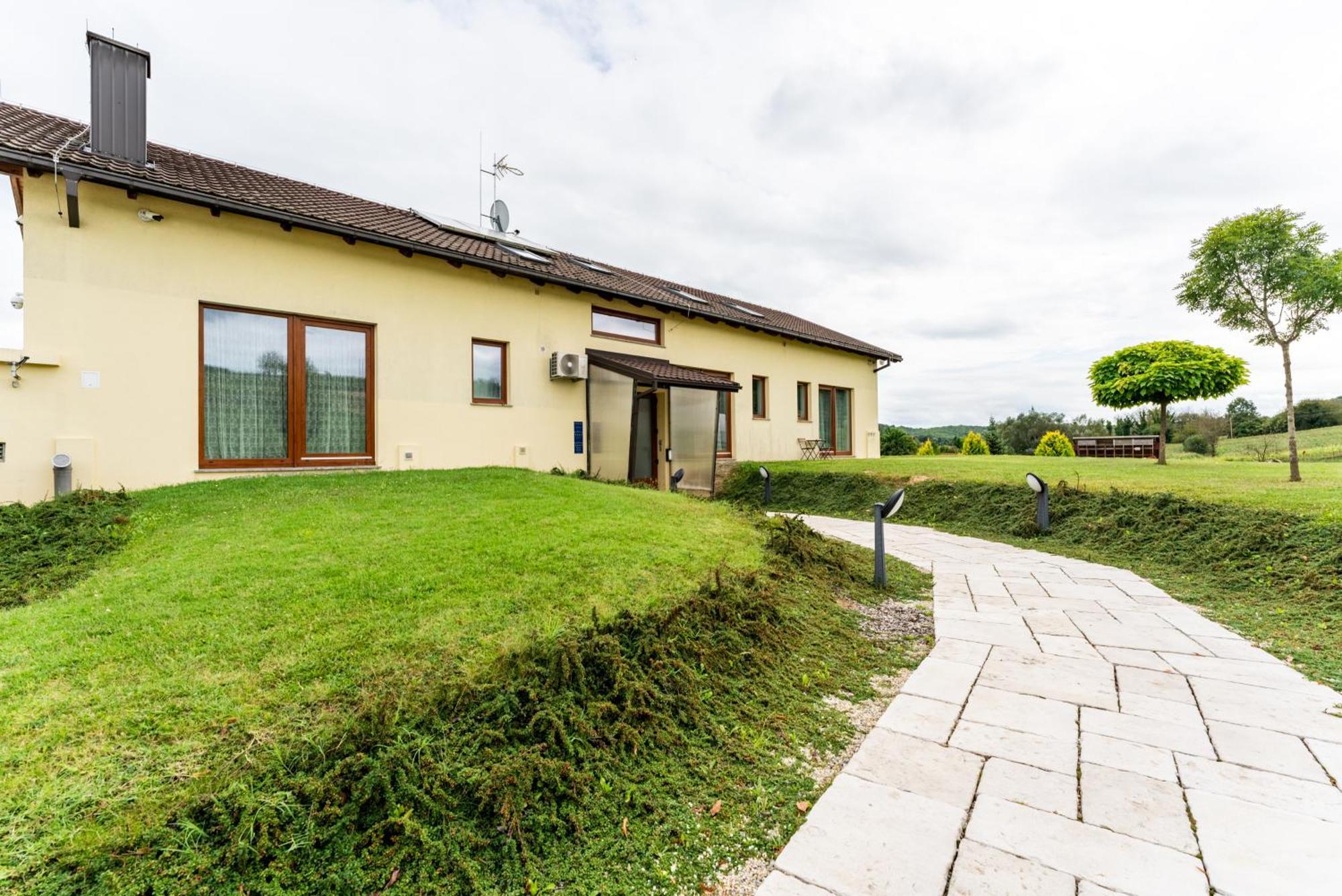 Bed&Breakfast Vinarija Coner Bjelovar Dış mekan fotoğraf